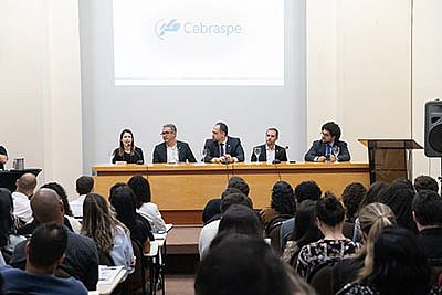 Anvisa inicia curso de formação para novos especialistas em regulação